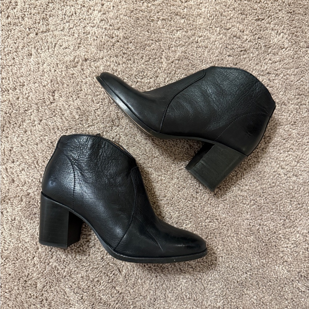 Frye Nora Zip Short Boots black leather EUC made in Mexico size 7B